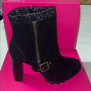 Size 11 WIDE Sweater bootie